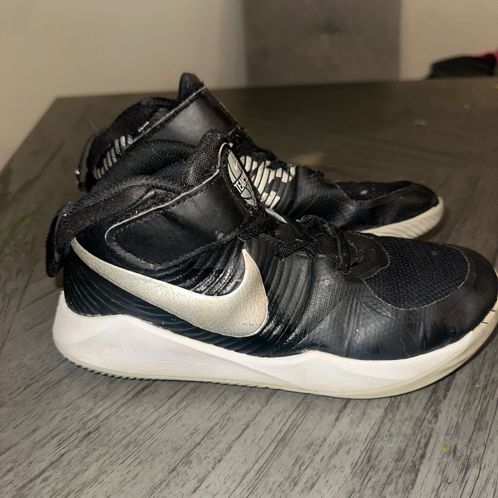 Nike Black and White Sneakers Classic Design